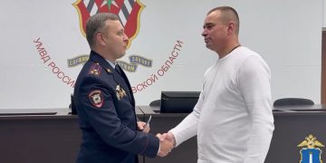 В Ульяновске вручили вид на жительство гражданину Молдовы