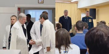 Губернатор Русских навестил раненых воинов СВО в ульяновском госпитале