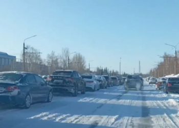 Из-за неправильной парковки троллейбусы в Заволжье не могут проехать к «Авиастару»