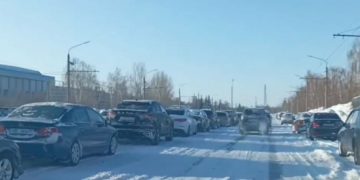 Из-за неправильной парковки троллейбусы в Заволжье не могут проехать к «Авиастару»