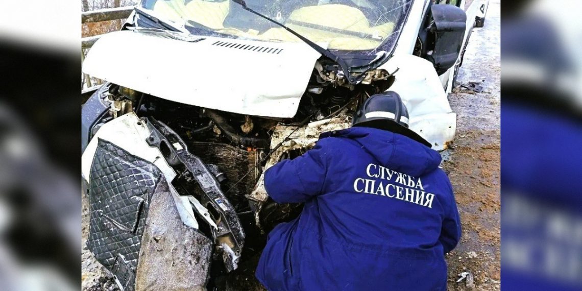 9 февраля в Лаишевке столкнулись легковушка и микроавтобус, пострадали оба водителя