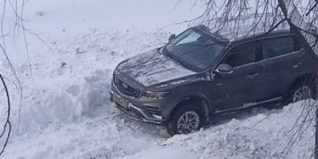 «УЭТ» просит ульяновских водителей не ездить по трамвайным рельсам