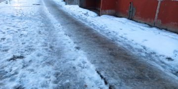 Госжилнадзор нашёл неубранные снег и наледь в полусотне дворов Ульяновска