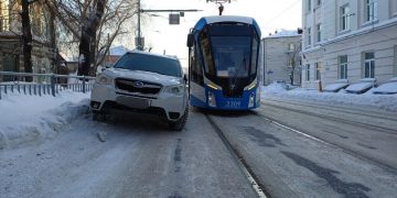 Очередной «мастер парковки» парализовал трамвайное движение в Ульяновске