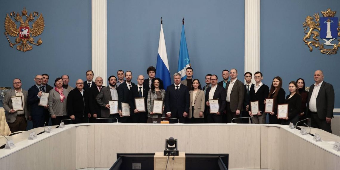 Губернатор Русских наградил молодых ульяновских учёных именными стипендиями