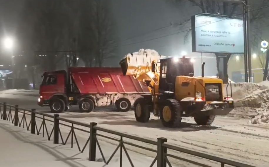 172 самосвала снега вывезли за ночь с территории Ульяновска