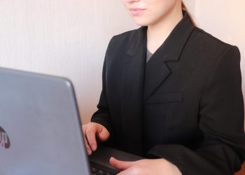 Жительница Засвияжья хотела заработать на акциях, но лишилась денег