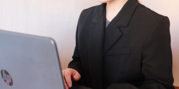 Жительница Засвияжья хотела заработать на акциях, но лишилась денег