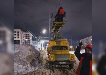 Ночью на проспекте Авиастроителей обновили контактную сеть для троллейбусов