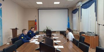 Пациенты онкодиспансера пожаловались зампрокурора на проблемы с ЖКХ и пенсиями