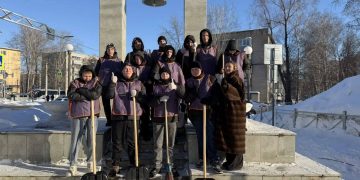 Ульяновцы вышли на борьбу со снегом: город чистят всем миром