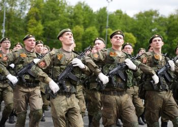 Русских и Болдакин поздравили причастных с Днём защитника Отечества