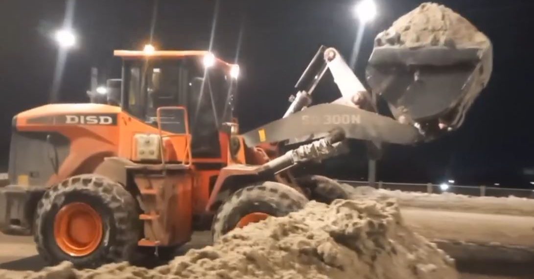 Под занавес зимы: За сутки с улиц Ульяновска вывезли почти 300 самосвалов снега