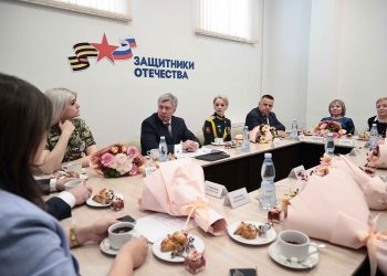 Алексей Русских встретился с семьями участников СВО в преддверии 8 Марта.