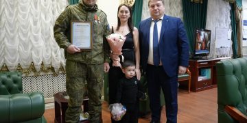 Мэр Ульяновска вручил жилищный сертификат семье участника СВО