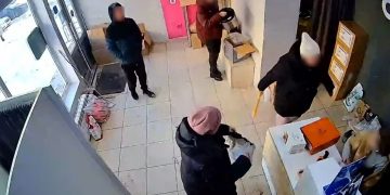 В Ульяновске женщина напала на сотрудницу пункта выдачи заказов