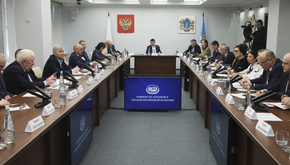 Рекордный урожай, но пустые полки: Ульяновские депутаты потребовали вернуть местные продукты в магазины