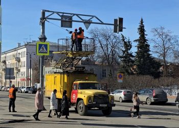 На месте обрыва контактной сети в Ульяновске заменили 40 метров кабеля