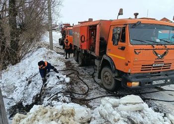 «Вода не должна стоять на дорогах»: Болдакин отправил дорожников чистить ливневки круглосуточно