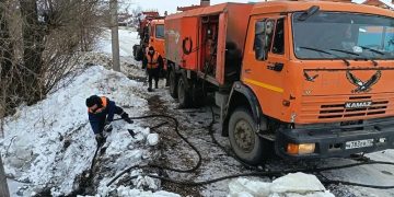 «Вода не должна стоять на дорогах»: Болдакин отправил дорожников чистить ливневки круглосуточно