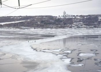 В Ульяновске к поискам пропавших на Волге подростков подключили подводный дрон