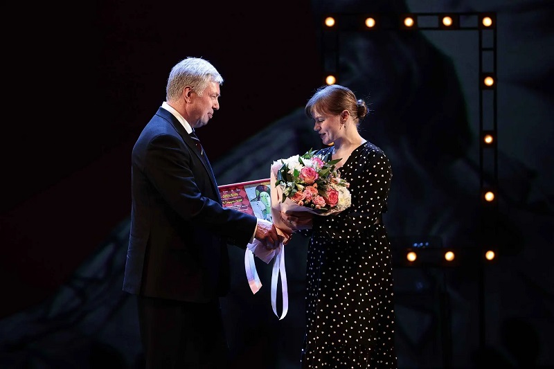 Русских подвёл итоги «Лицедея» и наградил лауреатов