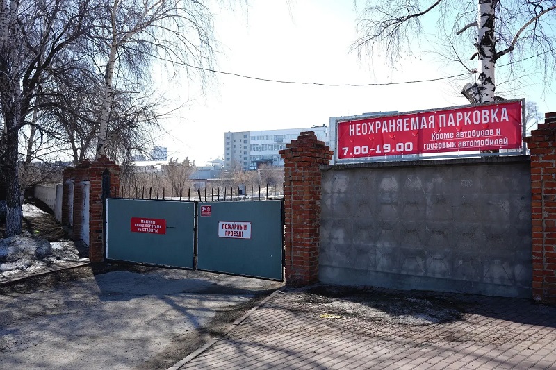 В Ульяновске возобновляет работу бесплатная парковка у бывшего Суворовского училища