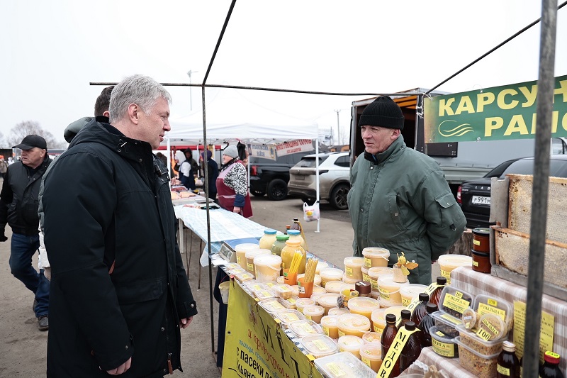 Русских поручил расширить географию ярмарочной торговли