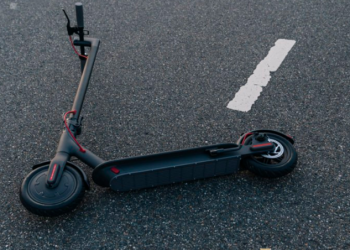 15-летнего парня на электросамокате сбила легковушка в Новоспасском