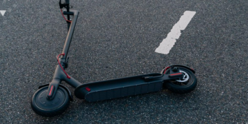 15-летнего парня на электросамокате сбила легковушка в Новоспасском