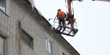 Болдакин пригрозил наказанием за сосульки