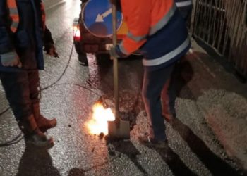 На Императорском мосту в Ульяновске залатали ямы холодным асфальтом