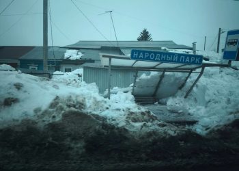 Хозяина частного дома на Мостовой заставят платить за сломанную остановку