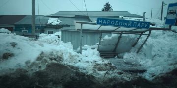 Хозяина частного дома на Мостовой заставят платить за сломанную остановку