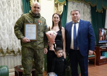 Мэр Ульяновска вручил жилищный сертификат семье участника СВО