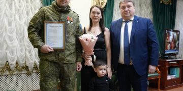 Мэр Ульяновска вручил жилищный сертификат семье участника СВО