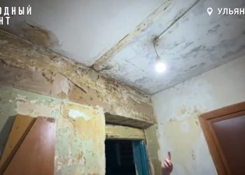 В Ульяновске семью восьмые сутки заливает с потолка, и им никто не помогает