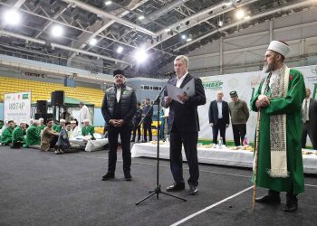 На ужине Ифтар Русских поблагодарил мусульман региона за милосердие