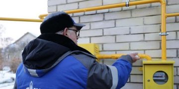 Ульяновские газовики предупреждают: сход снега с крыш может повредить газовые трубы