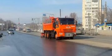 20 марта на улицы Ульяновска вышел дорожный пылесос