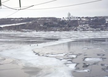 В Ульяновске пропали двое подростков, решивших сократить путь через Волгу