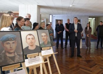 В ульяновском ЗСО открылась выставка портретов погибших бойцов ЧВК «Вагнер»