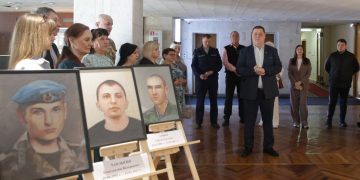 В ульяновском ЗСО открылась выставка портретов погибших бойцов ЧВК «Вагнер»