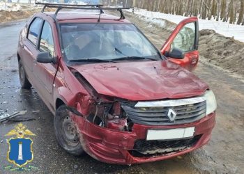 На трассе под Ульяновском столкнулись «Мицубиси» и «Рено»: пострадала женщина