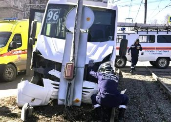 В Ульяновске пострадали 4 пассажира въехавшей в столб маршрутки