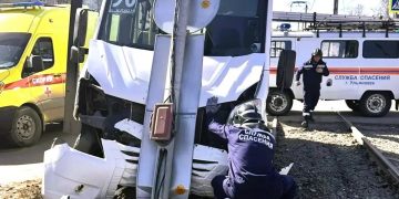 В Ульяновске пострадали 4 пассажира въехавшей в столб маршрутки