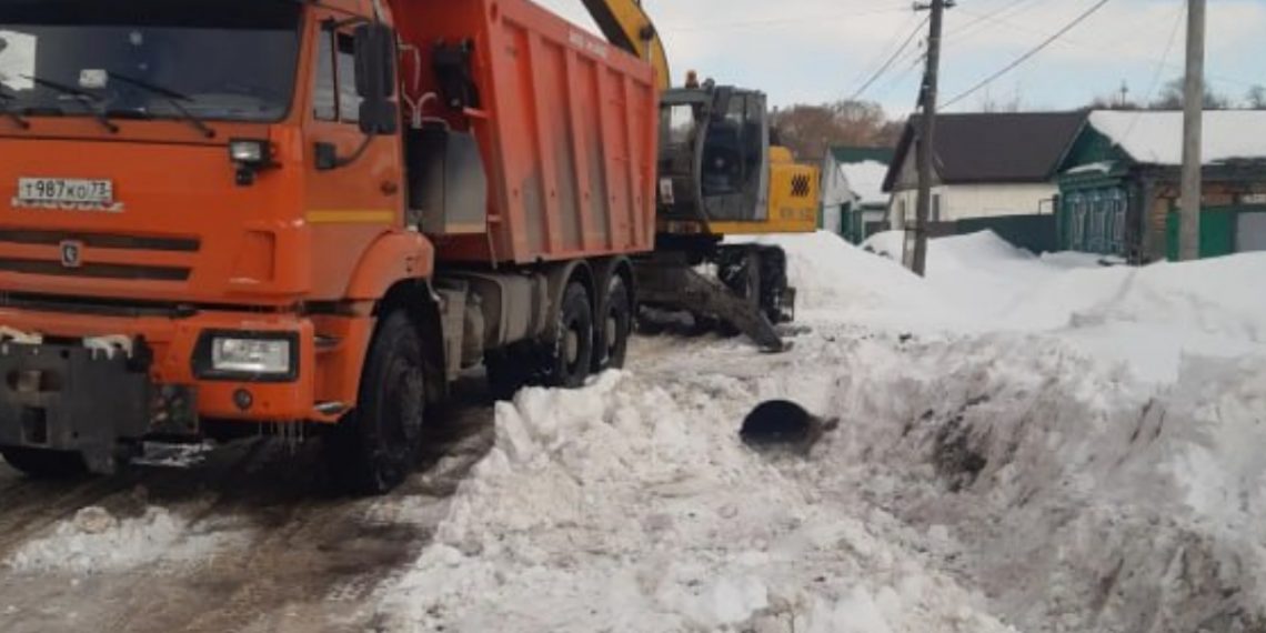 Мостовая готовится к паводку: вывезено 5000 кубов снега