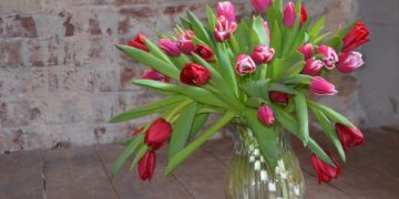 Мошенники развели ульяновскую пенсионерку на 200 тысяч с помощью цветов