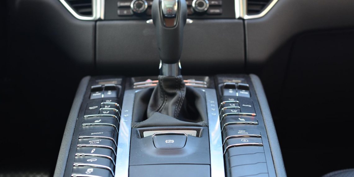 Ульяновец перевел мошенникам 2,7 млн рублей за несуществующую иномарку