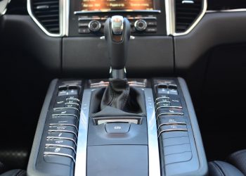 Ульяновец перевел мошенникам 2,7 млн рублей за несуществующую иномарку